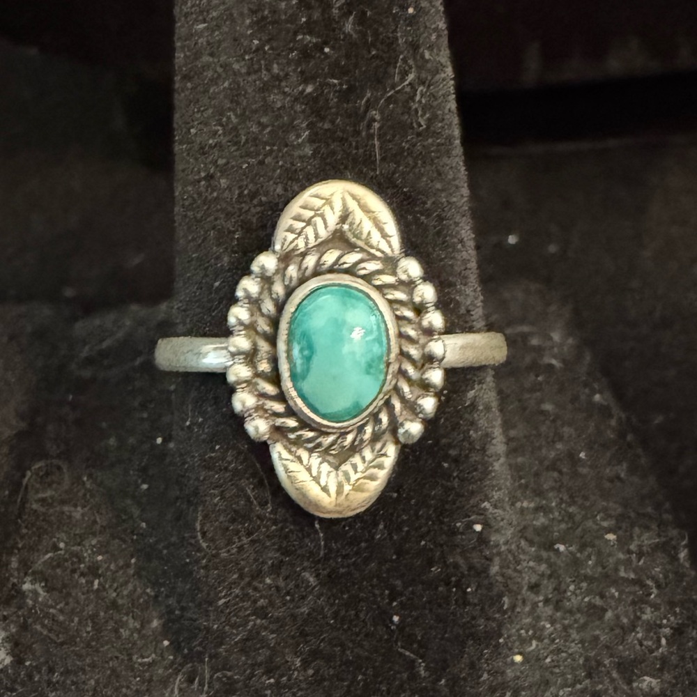 Genuine Turquoise Oval Sterling silver native American made Ring adorable ring‎
